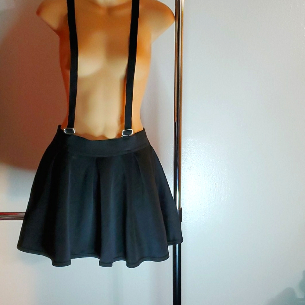 Suspender skirt